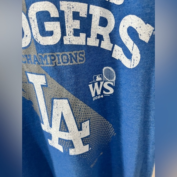 Los Angeles LA Dodgers Women Large Crewneck T shirt World Series 2024 Blue NWT - Picture 4 of 7